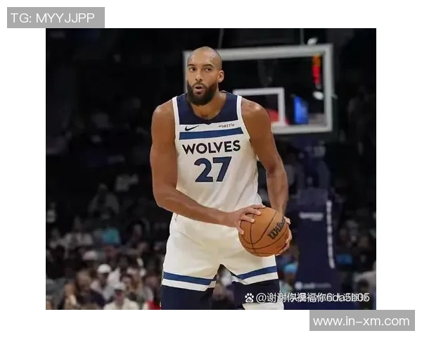 布克半场表现出色10中4砍下13分2篮板7助攻完美控制比赛未出现失误